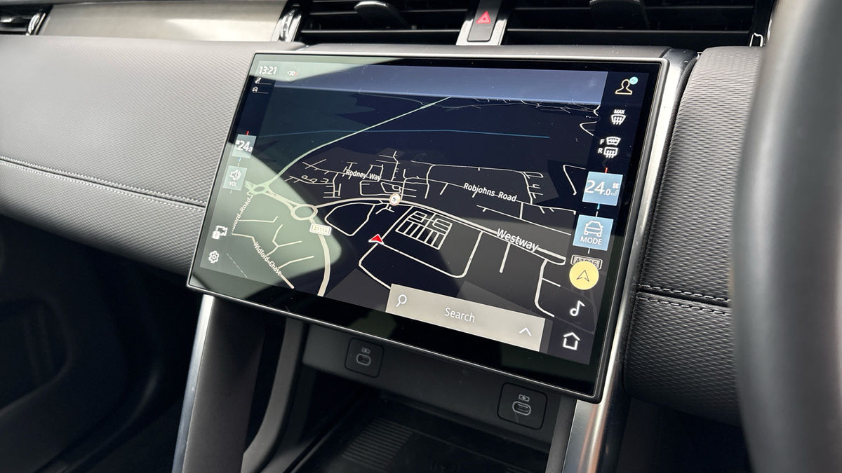 Land Rover Discovery Sport Image 17