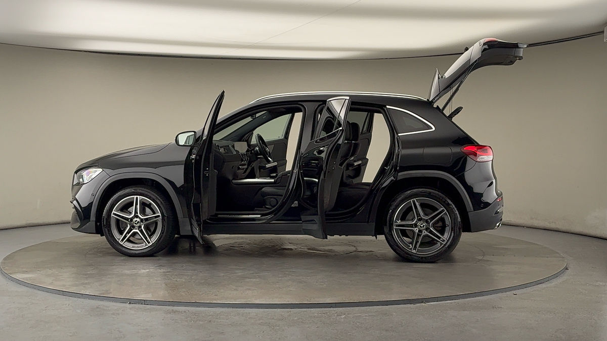 More views of Mercedes-Benz GLA