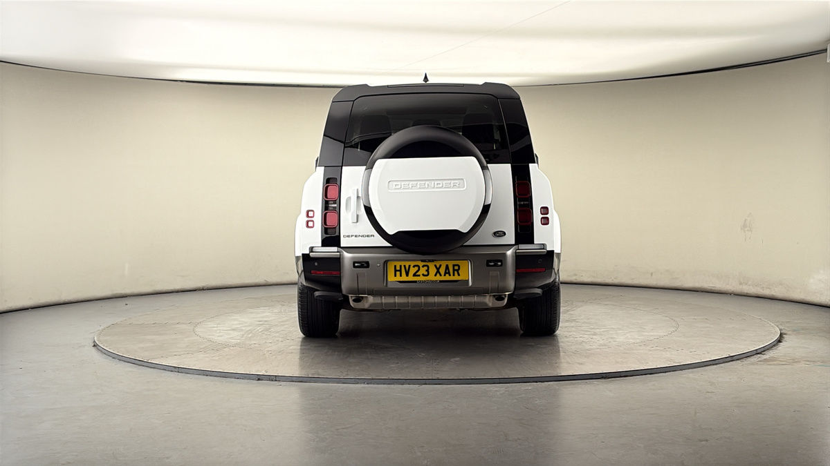 Land Rover Defender 130 Image 4