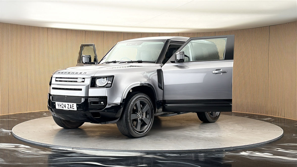 More views of Land Rover Defender 90