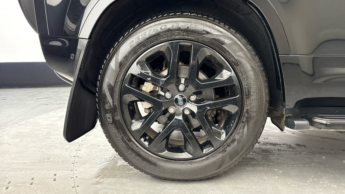 Land Rover Defender 110 Image 10