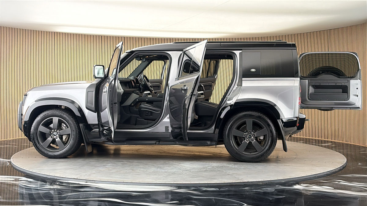 More views of Land Rover Defender 110