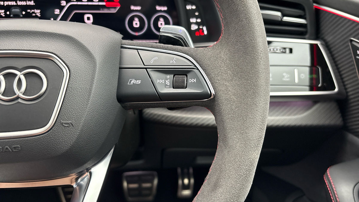 Audi RSQ8 Image 14