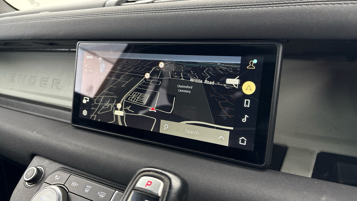 Land Rover Defender 110 Image 17