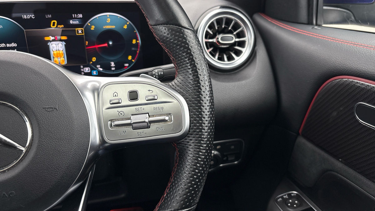 Mercedes-Benz GLB Image 14