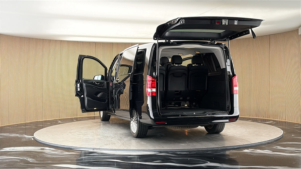 More views of Mercedes-Benz Vito