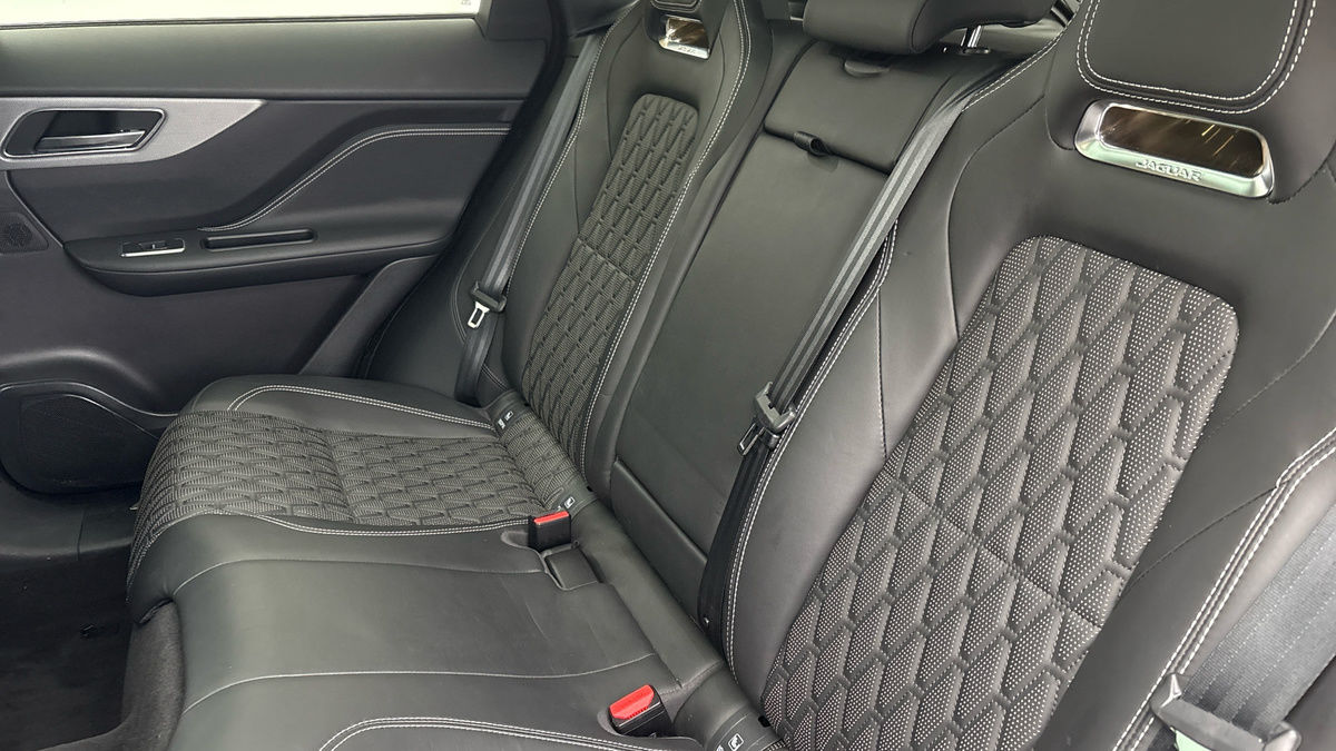 Jaguar F-PACE Image 15