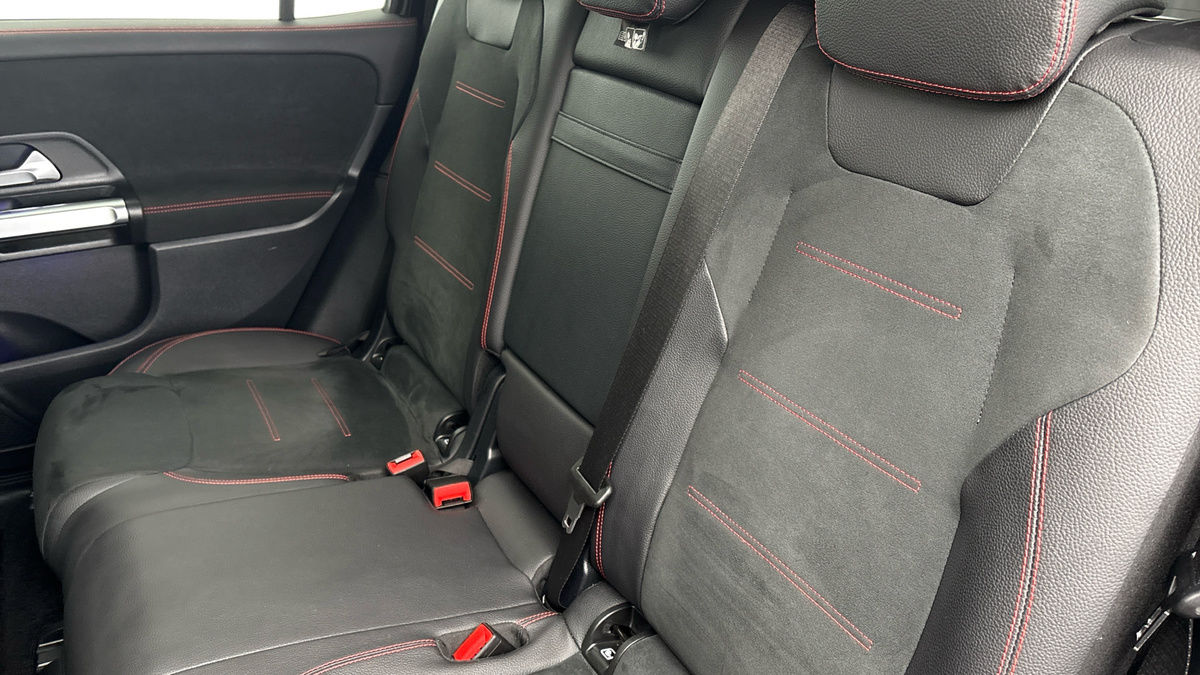 Mercedes-Benz GLB Image 8