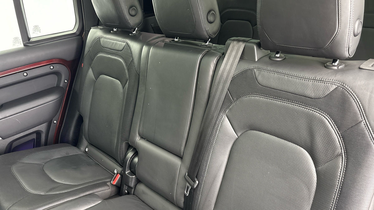 Land Rover Defender 130 Image 8