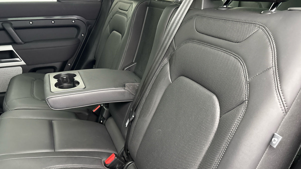 Land Rover Defender 130 Urban Image 9