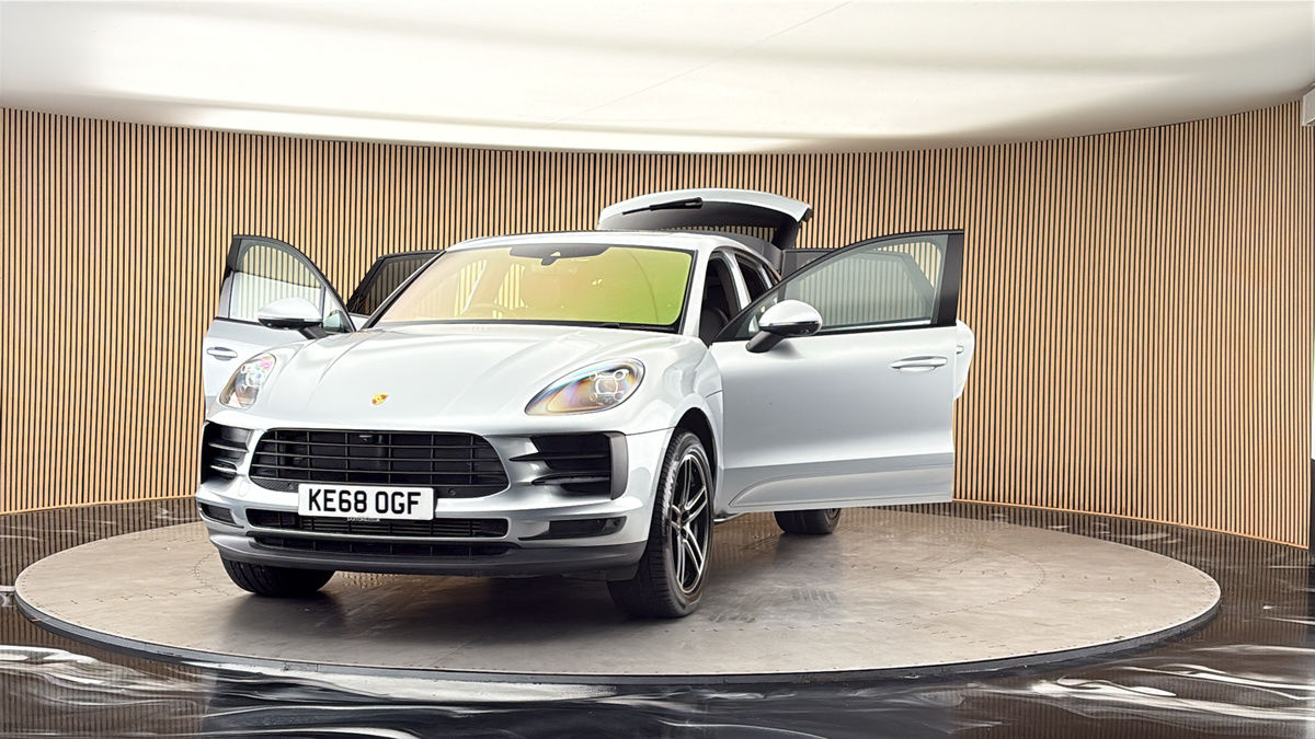 More views of Porsche Macan