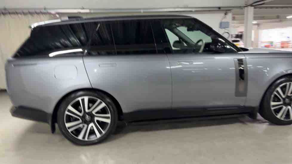 More views of Land Rover Range Rover