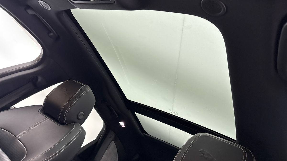 Jaguar F-PACE Image 6