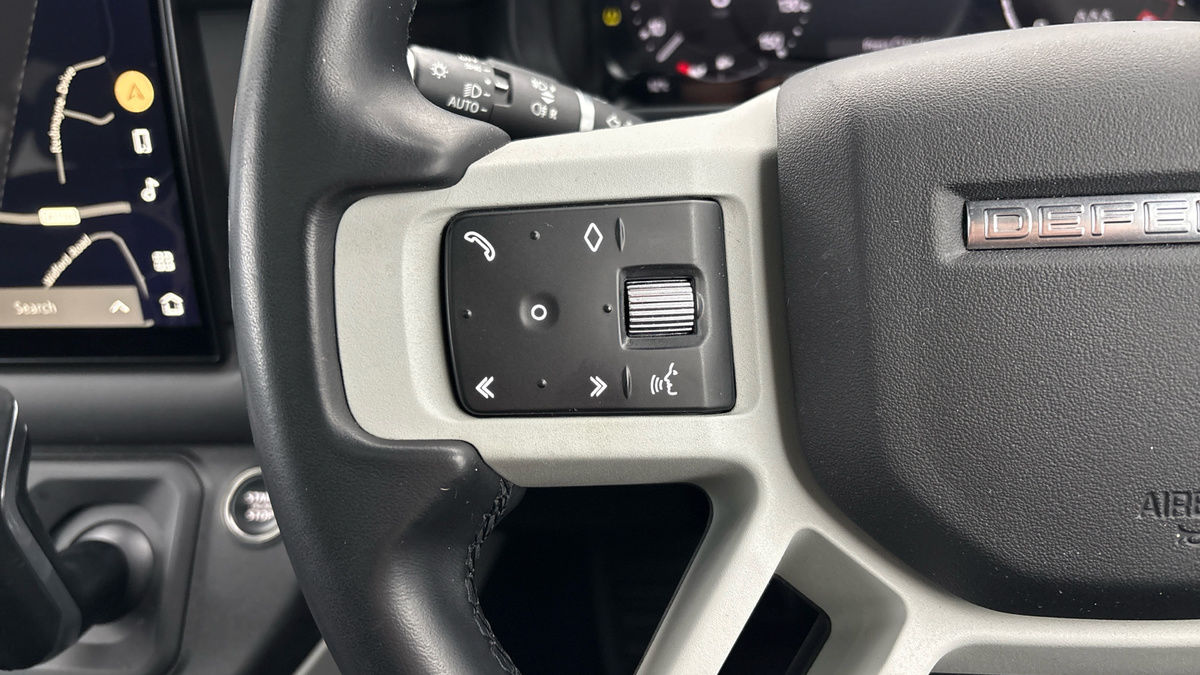 Land Rover Defender 110 Image 13