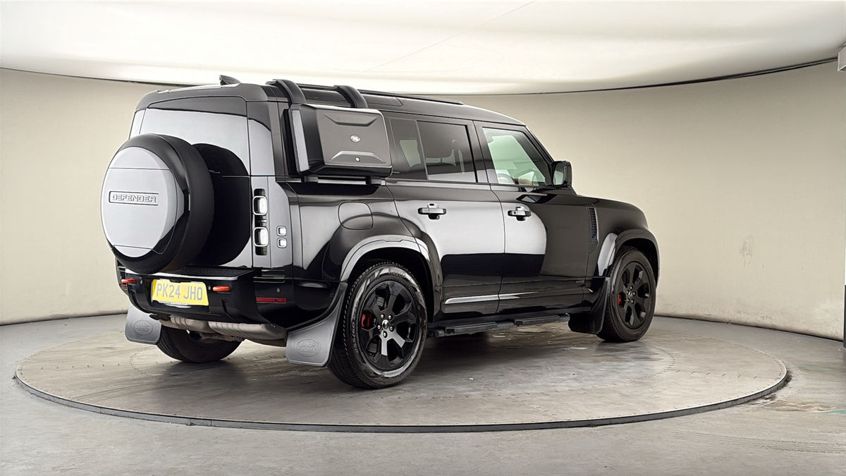 Land Rover Defender 110 Image 21