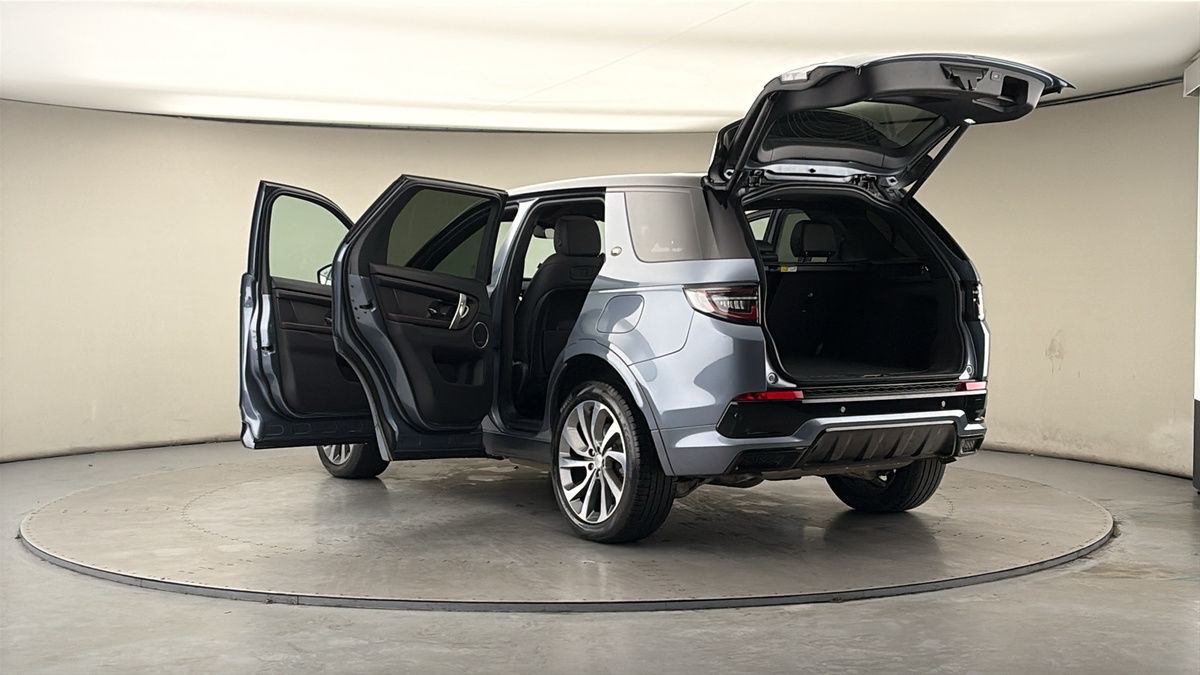 Land Rover Discovery Sport Image 23