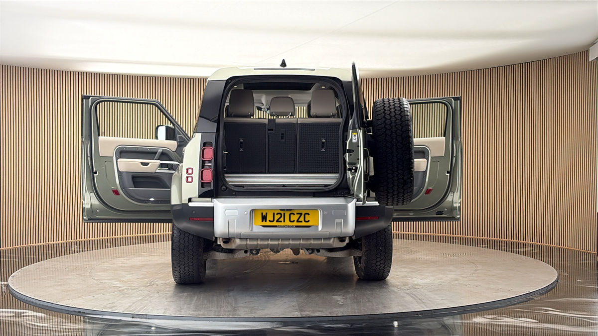 More views of Land Rover Defender 90