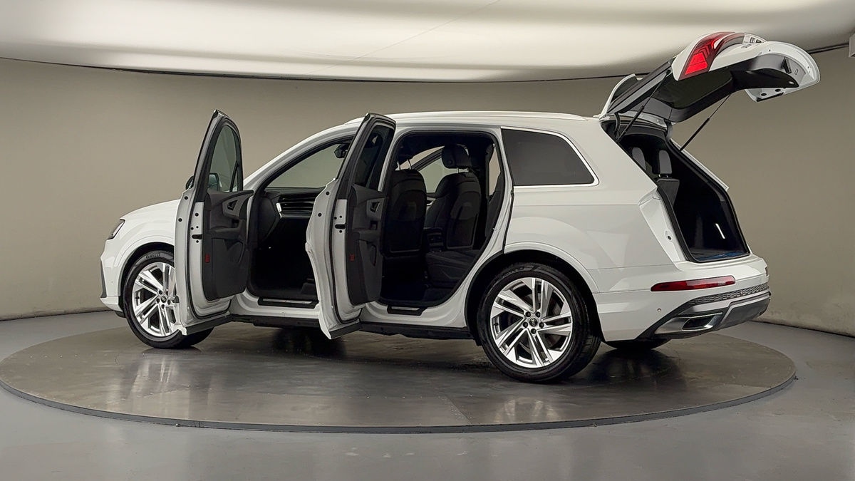 More views of Audi Q7