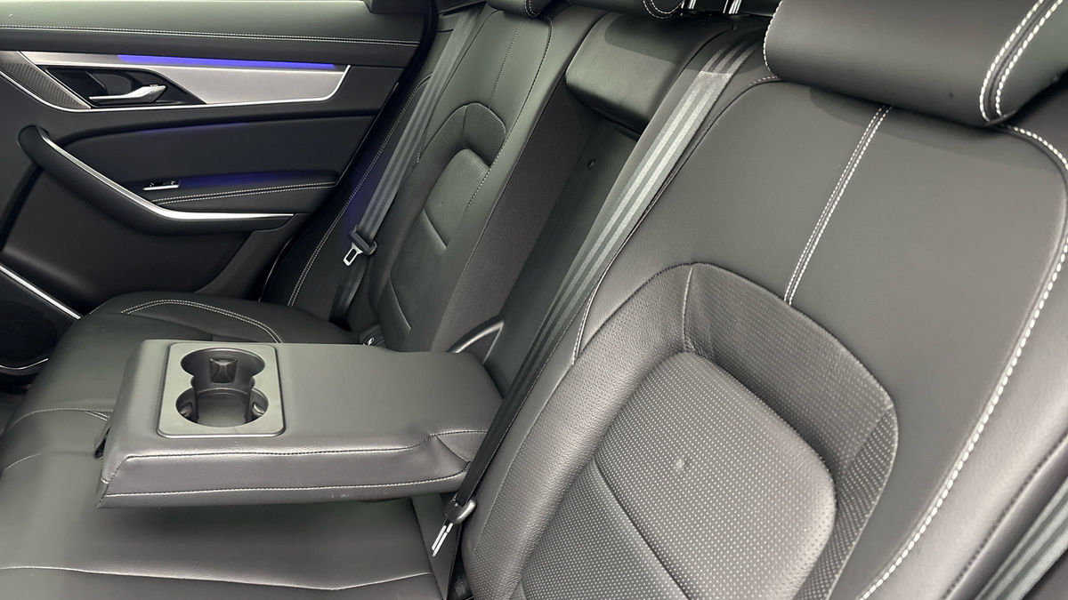 Jaguar F-PACE Image 9