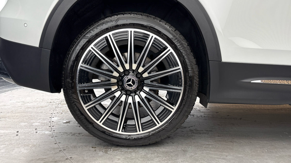 Mercedes-Benz GLB Image 10