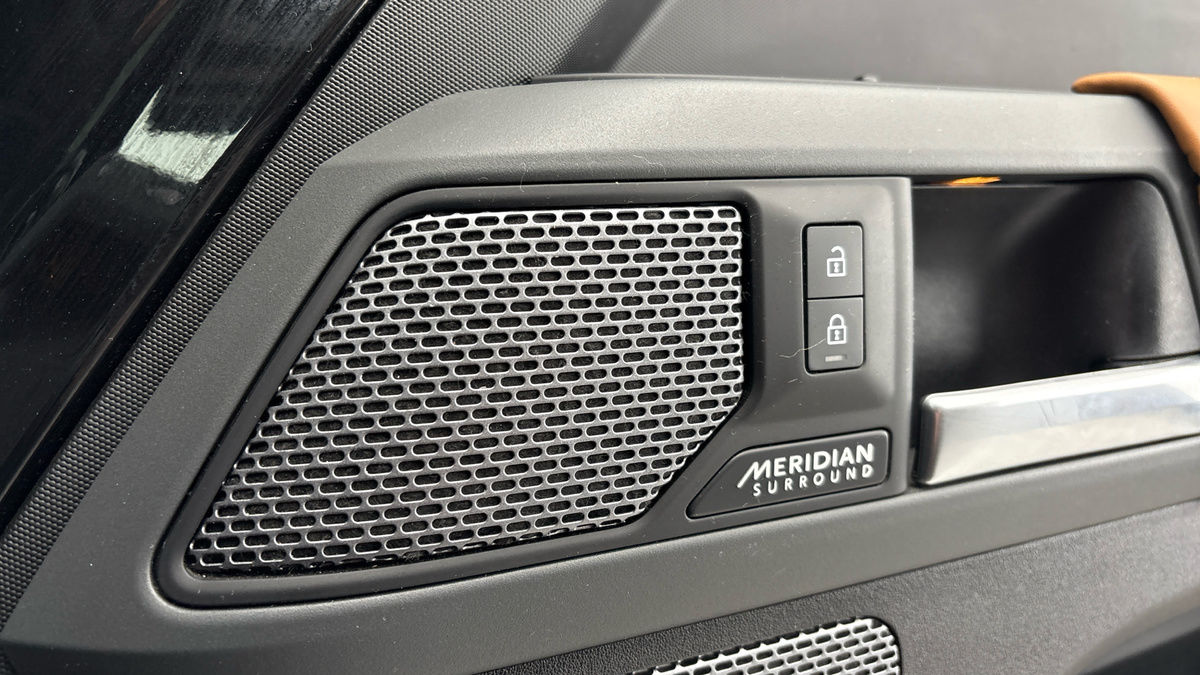 Land Rover Defender 90 Image 25