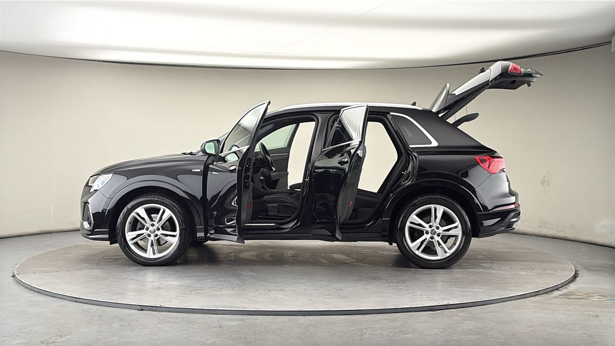 More views of Audi Q3