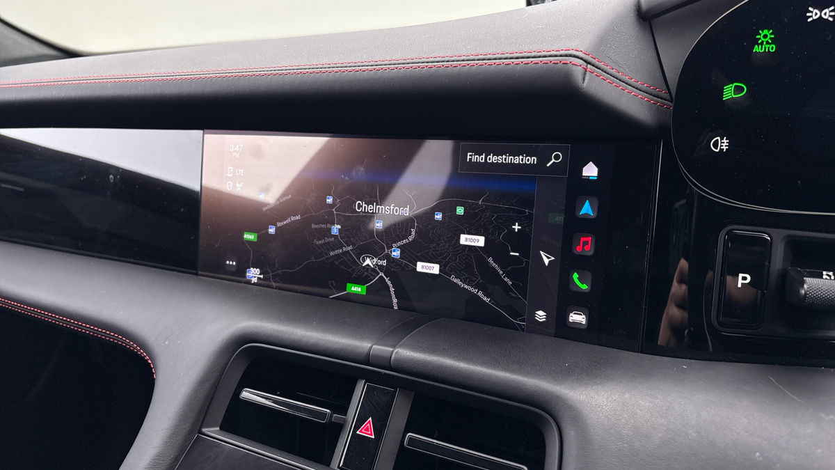 Porsche Taycan Image 18