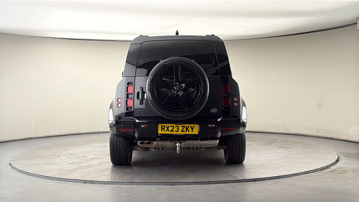 Land Rover Defender 110 Image 4