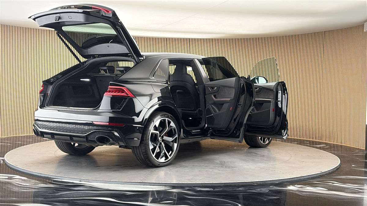 More views of Audi RSQ8