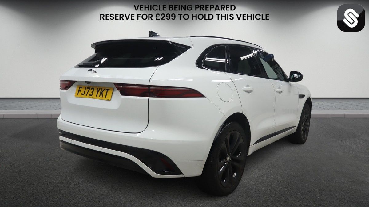 Jaguar F-PACE Image 4