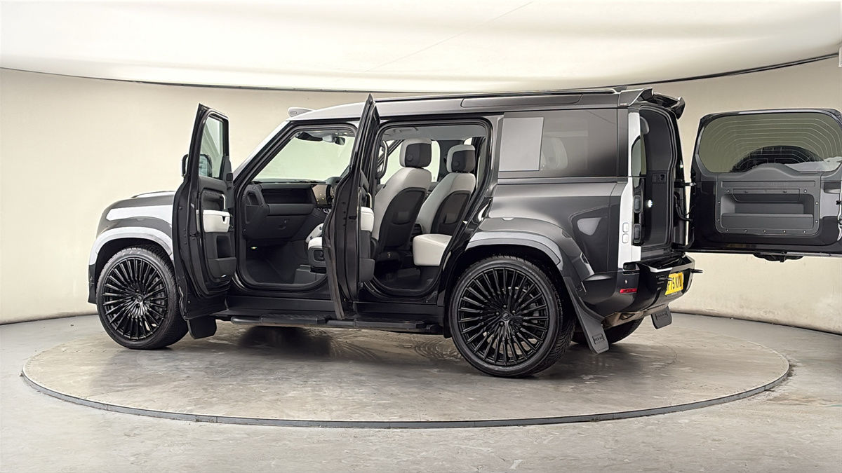 More views of Land Rover Defender 110