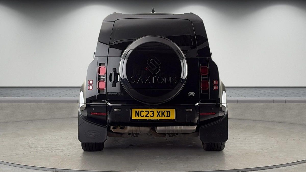 Land Rover Defender 110 Image 4