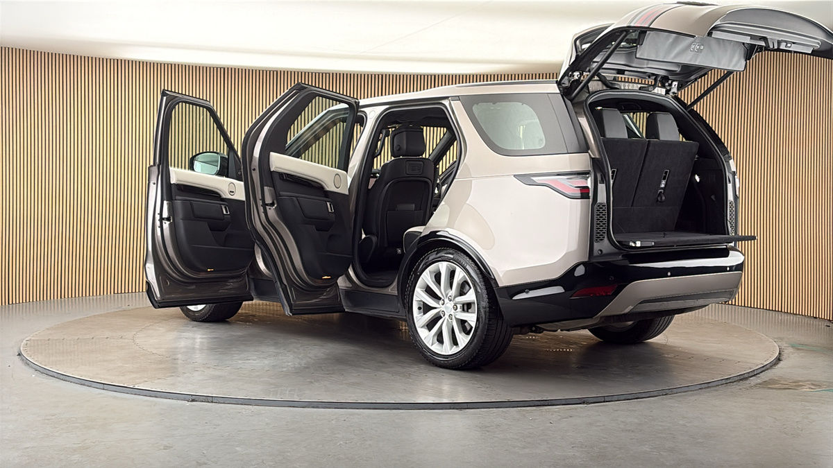 More views of Land Rover Discovery