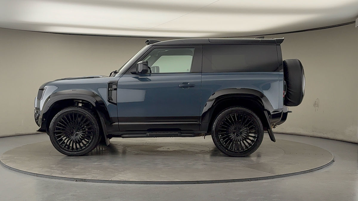 Land Rover Defender 90 Urban Image 15