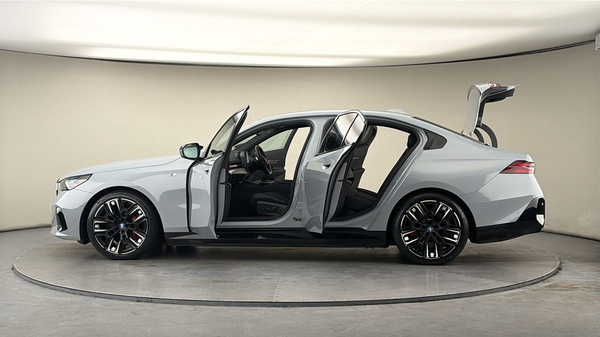 More views of BMW i5