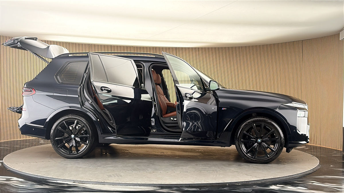 More views of BMW X7