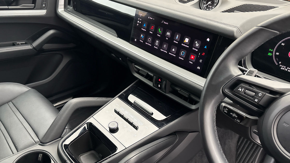 Porsche Cayenne Image 18