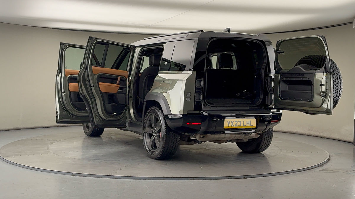 Land Rover Defender 110 Image 23