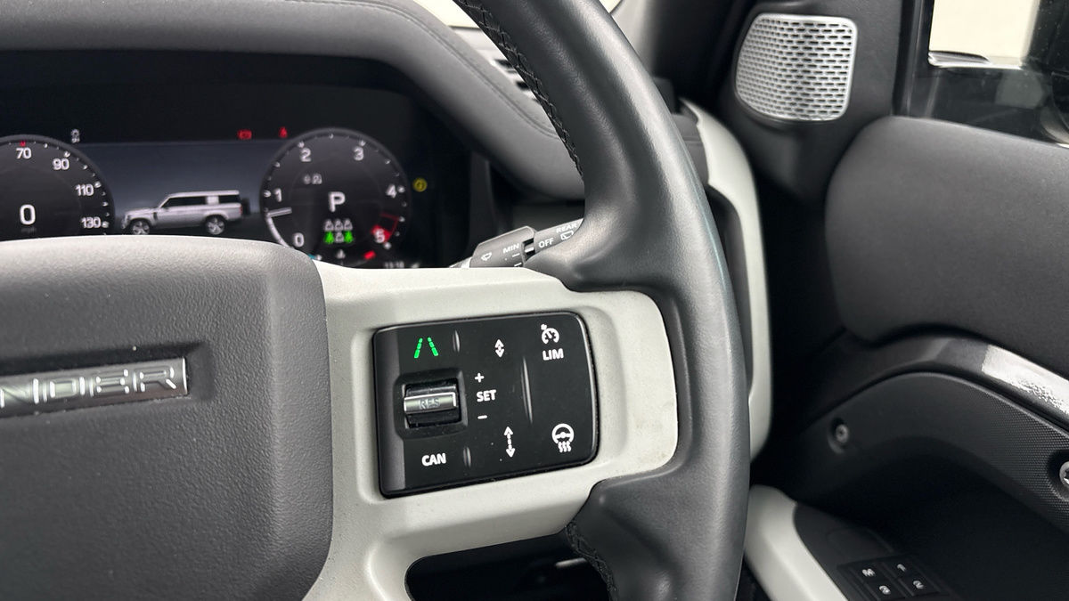 Land Rover Defender 130 Urban Image 14