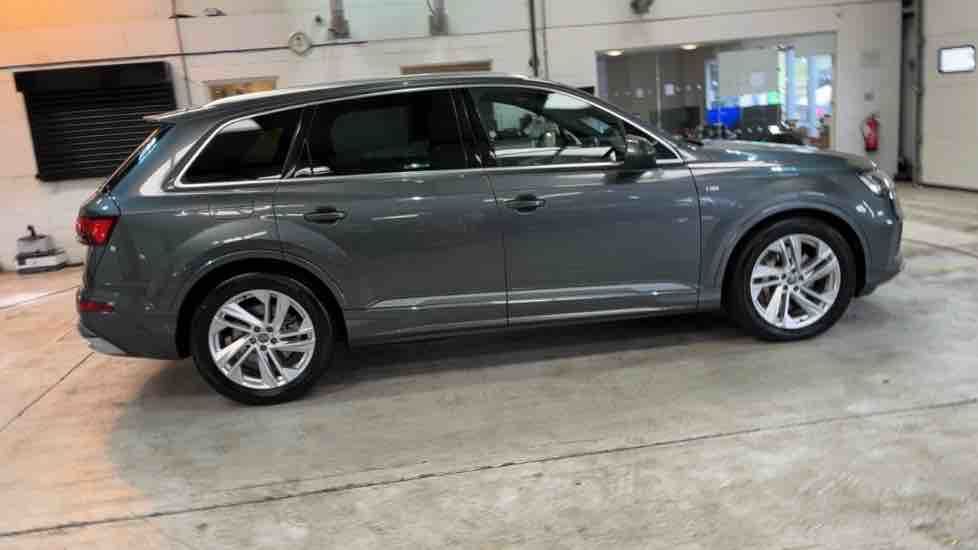 More views of Audi Q7