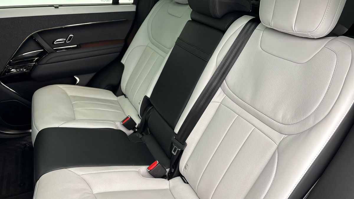 Land Rover Range Rover Sport Image 8