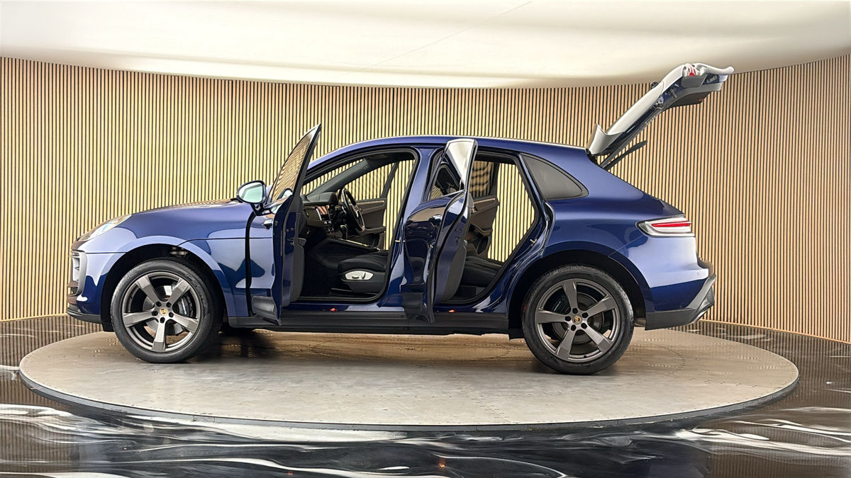 More views of Porsche Macan