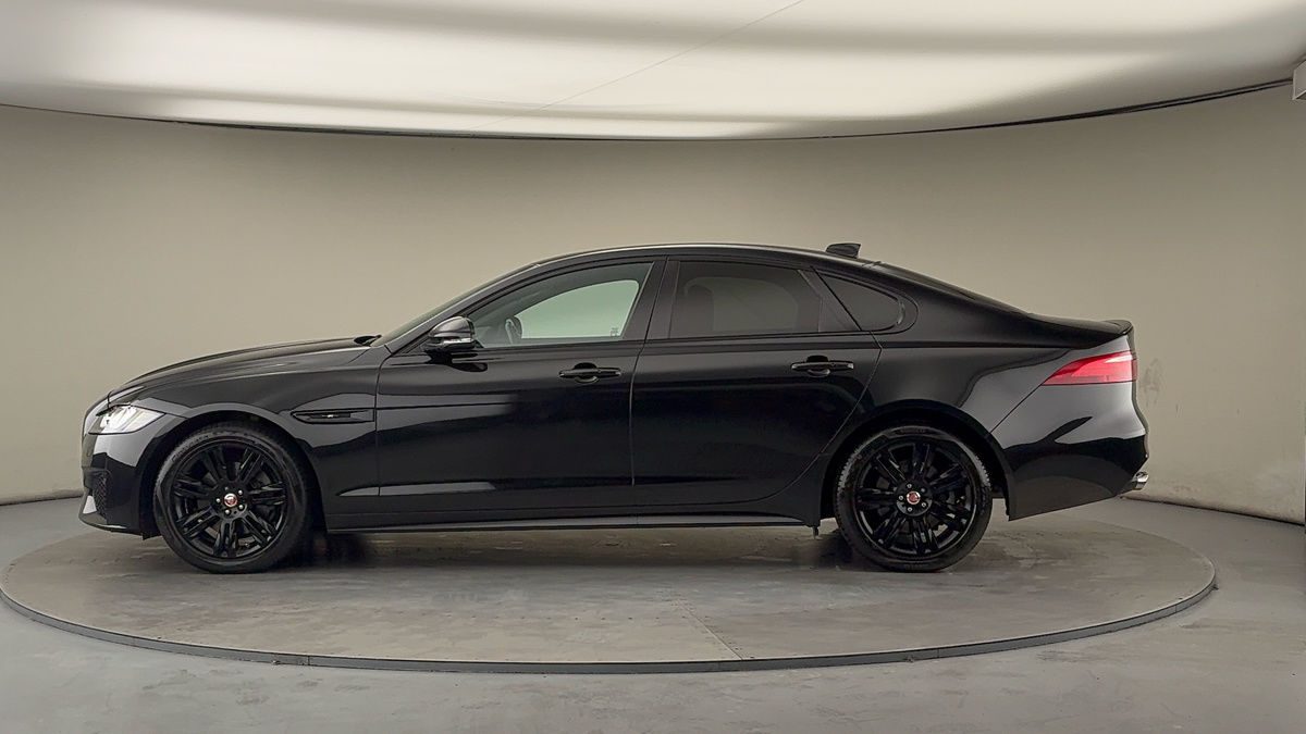 Jaguar XF Image 15