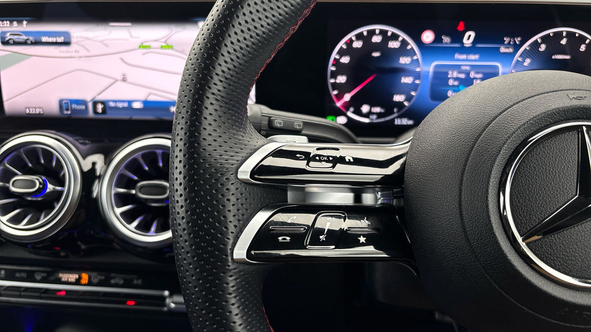 Mercedes-Benz GLB Image 13