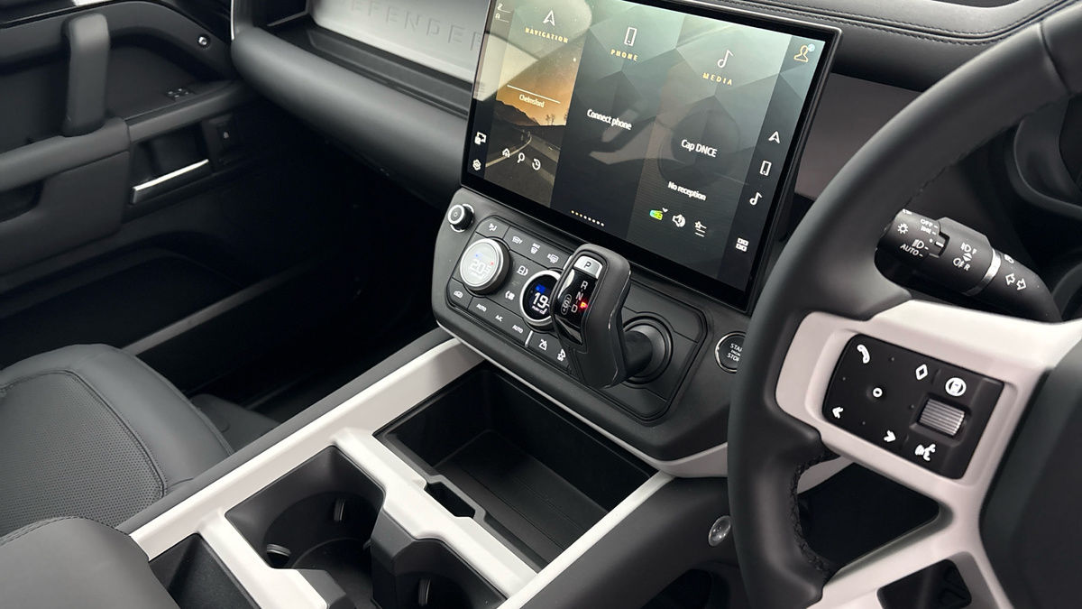 Land Rover Defender 110 Urban Image 18