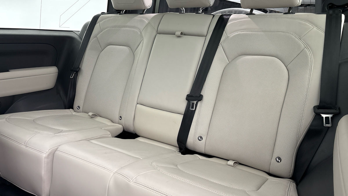 Land Rover Defender 90 Image 8