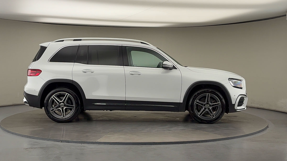 Mercedes-Benz GLB Image 16
