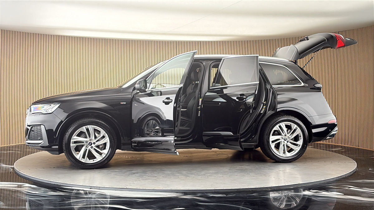 More views of Audi Q7