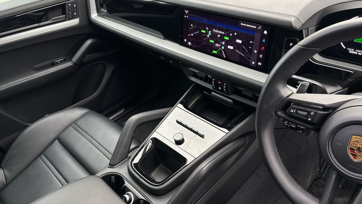 Porsche Cayenne Image 18