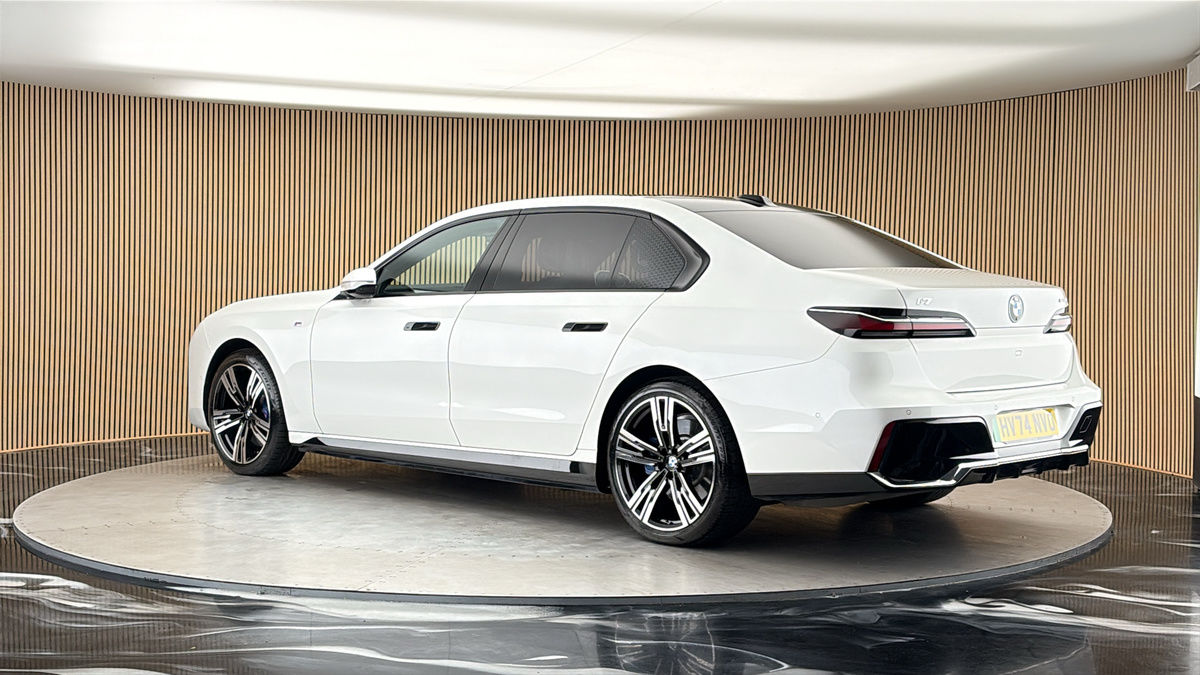More views of BMW i7